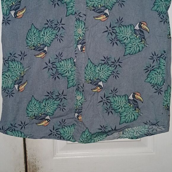 Urban Pipeline Max Flex toucan tropical bird button down  casual shirt  Sz S - Picture 2 of 6